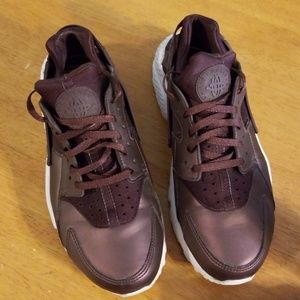 Nike Huarache Tennis Shoes